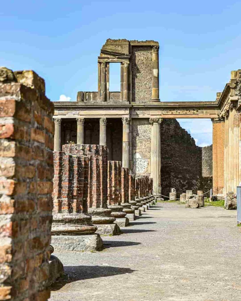 robot con IA reconstruye frescos de Pompeya