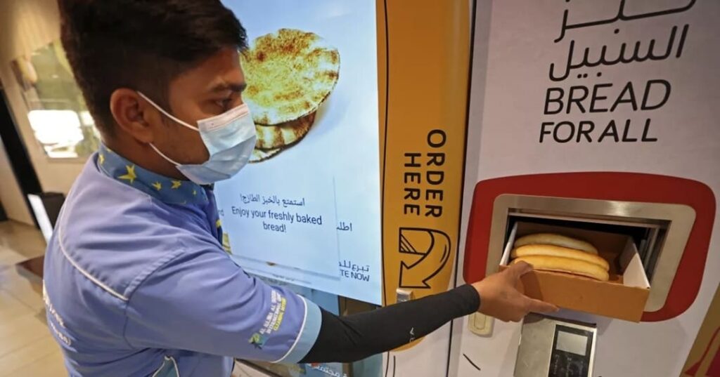 Dubai lanza máquinas expendedoras de pan recién horneado