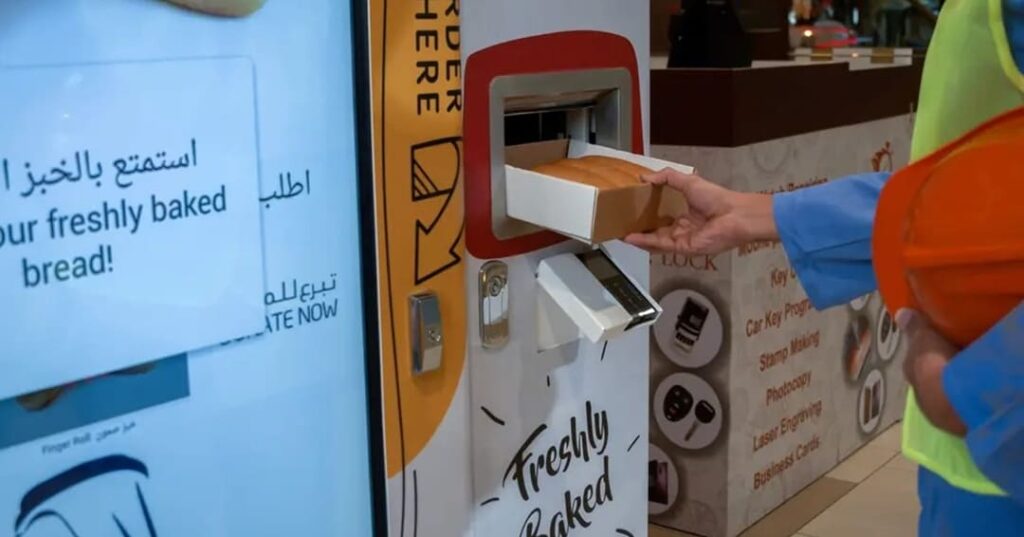 Dubai lanza máquinas expendedoras de pan recién horneado