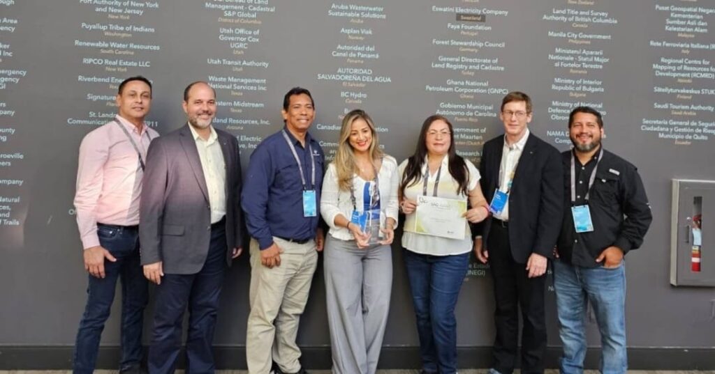 Panamá brilla en la mayor cumbre GIS del mundo 1 Esri User Conference 2026