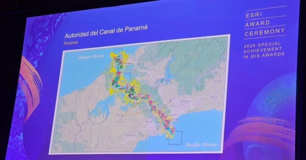 Panamá brilla en la mayor cumbre GIS del mundo 6 Esri User Conference 2026