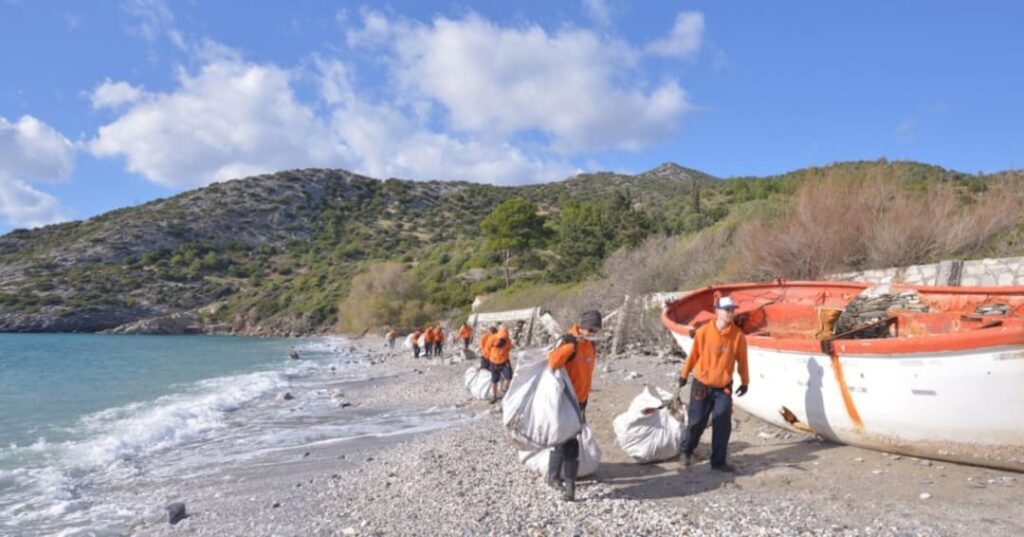 Typhoon Project: 7 años, 1.090 toneladas de residuos fuera de las playas griegas 5 Typhoon Project