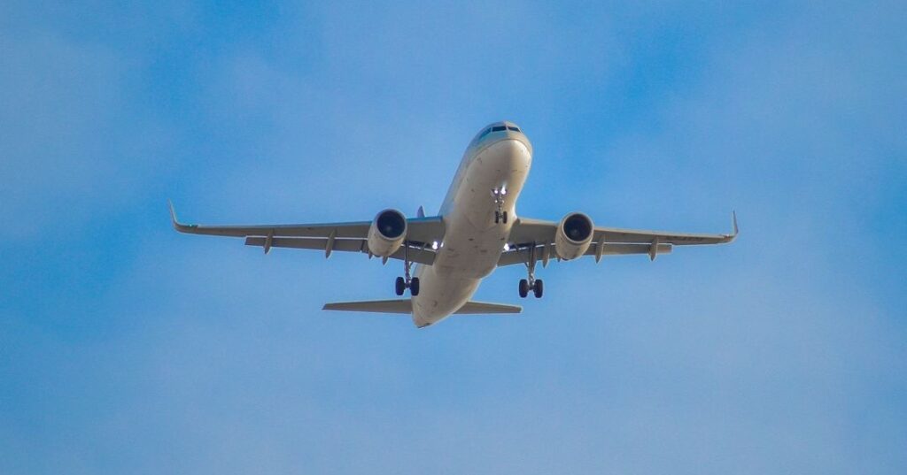 Amazon apuesta por convertir residuos forestales en combustible de aviación 1 combustible de aviación sostenible