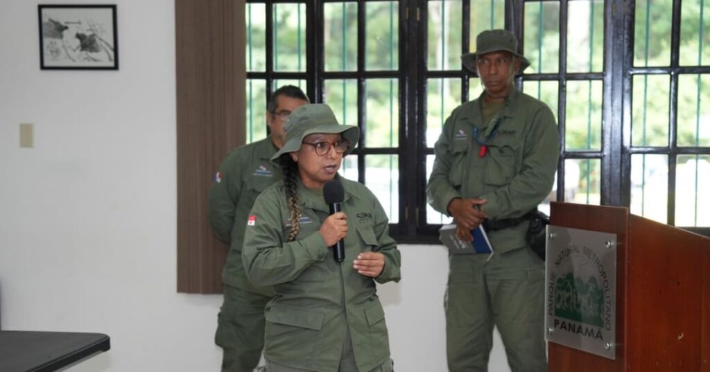 funcionarios de áreas protegidas de Panamá