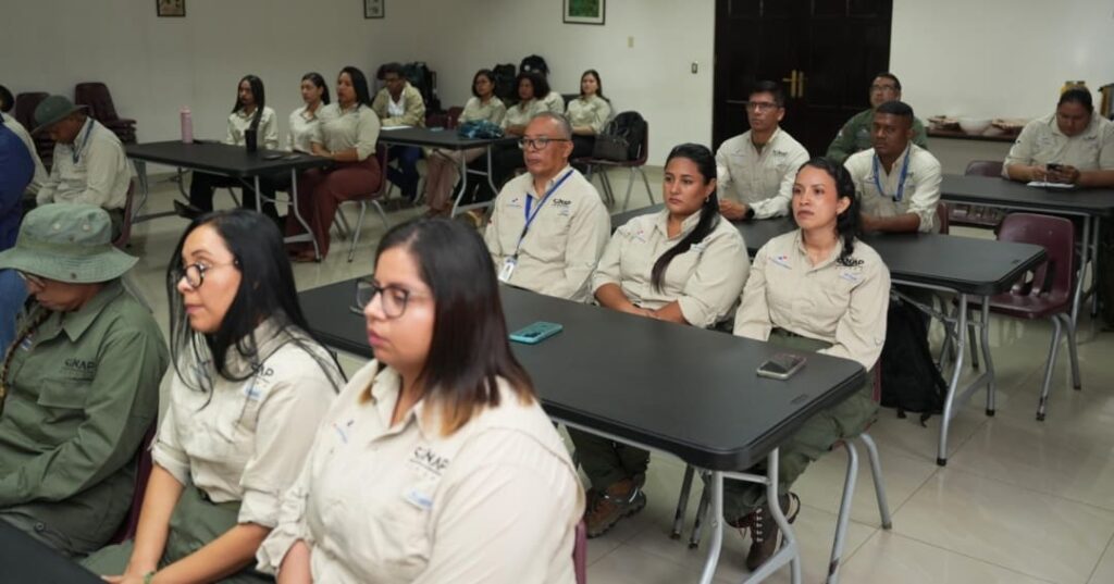 funcionarios de áreas protegidas de Panamá