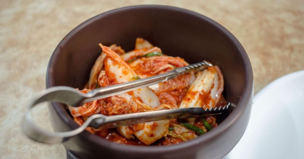 ¿El kimchi puede limpiar los microplásticos de tu intestino? 1 kimchi probiótico elimina microplásticos del intestino
