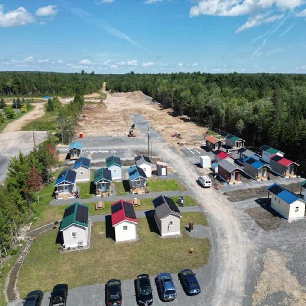12 Neighbours: de minicasas a red de vivienda en Canadá 1 12 Neighbours