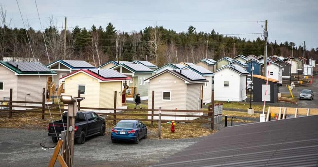 12 Neighbours: de minicasas a red de vivienda en Canadá 5 12 Neighbours