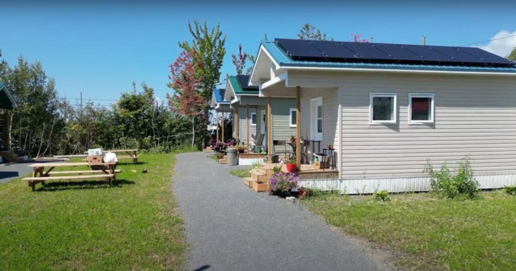 12 Neighbours: de minicasas a red de vivienda en Canadá 4 12 Neighbours