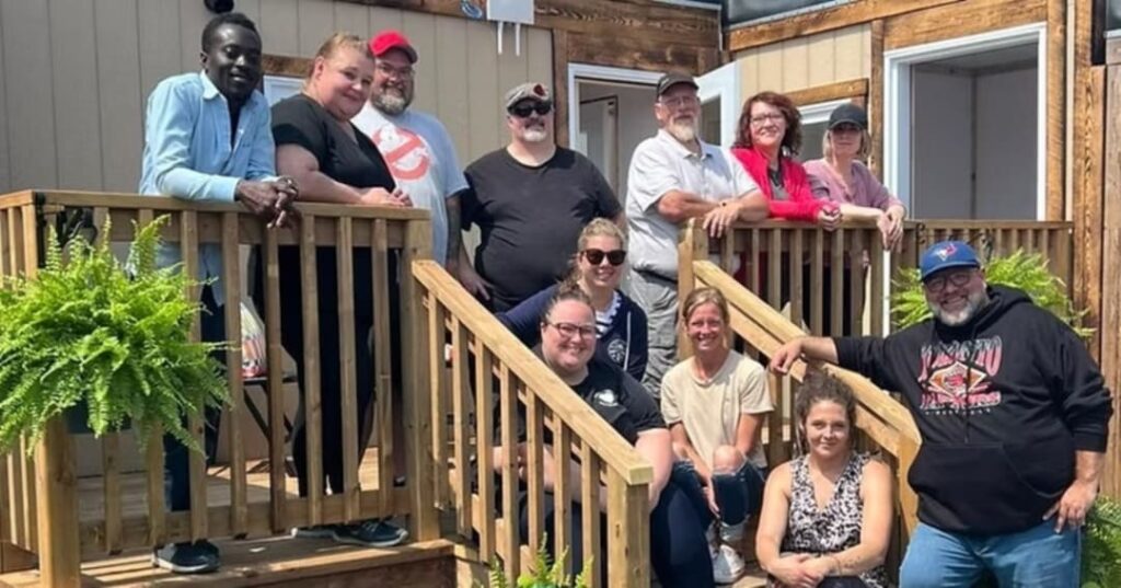 12 Neighbours