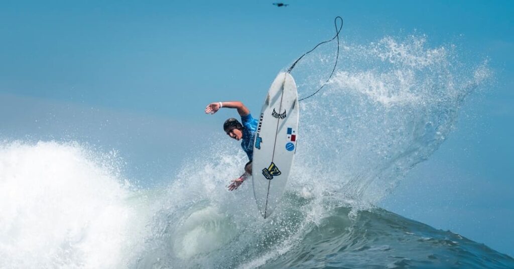 Olas, talento y orgullo: los Grani llevan a Panamá al top del surf mundial 1 Kai y Teo Grani