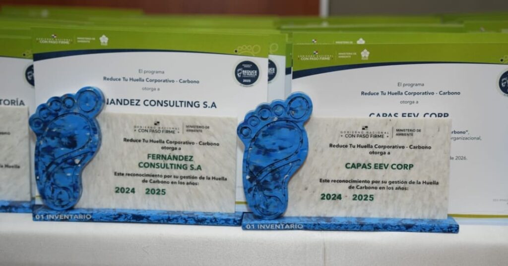 MiAMBIENTE premia a 170 empresas por su Huella de carbono 1 MiAMBIENTE reconoce a 170 empresas