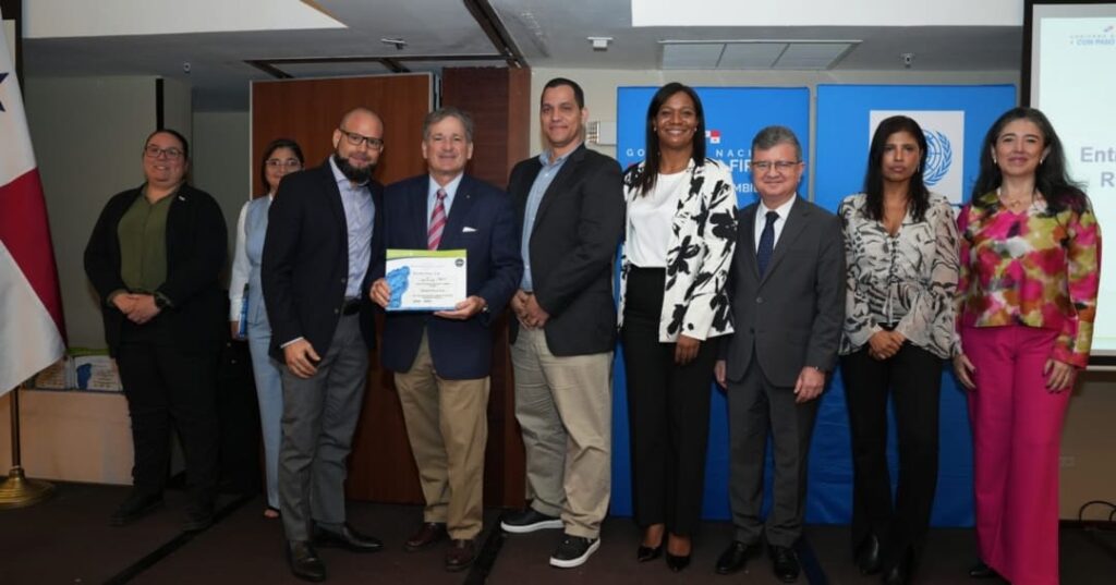 MiAMBIENTE premia a 170 empresas por su Huella de carbono 4 MiAMBIENTE reconoce a 170 empresas