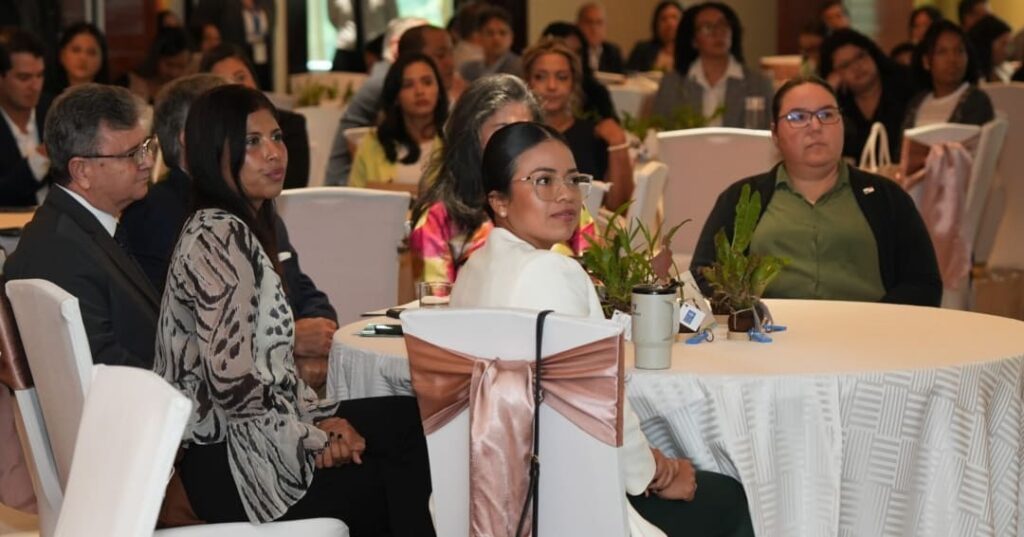 MiAMBIENTE premia a 170 empresas por su Huella de carbono 3 MiAMBIENTE reconoce a 170 empresas