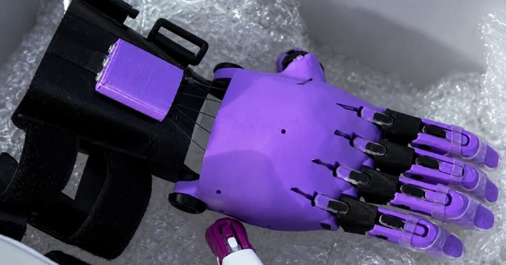Del océano a tu mano: prótesis hechas con plástico reciclado 1 Million Waves Project