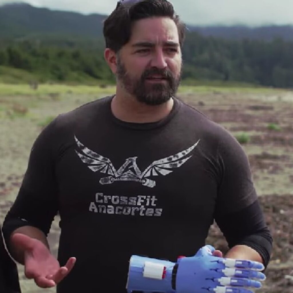 Del océano a tu mano: prótesis hechas con plástico reciclado 2 Million Waves Project