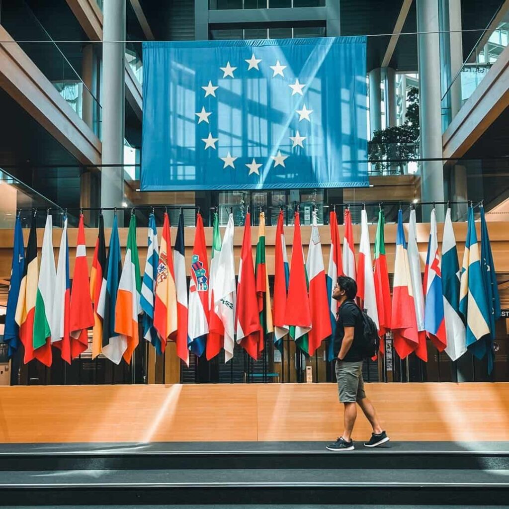 Unión Europea aplica Reglamento de Inteligencia Artificial