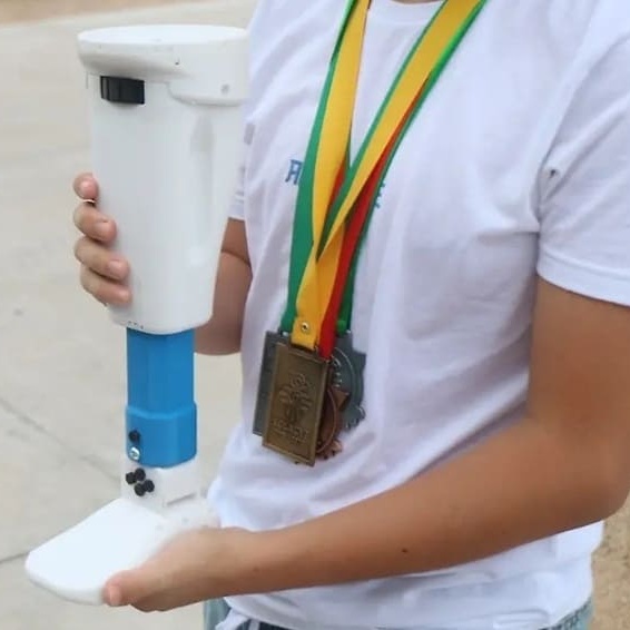 Apenas 14 años y ya presenta su prototipo de prótesis hecha con PET reciclado 6 Iker Meza