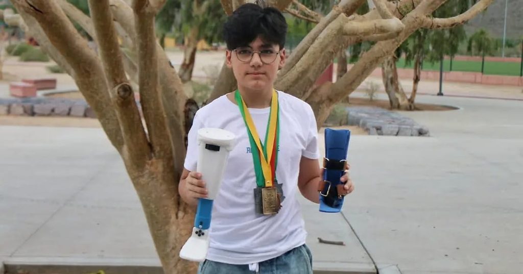 Apenas 14 años y ya presenta su prototipo de prótesis hecha con PET reciclado 8 Iker Meza 9 1