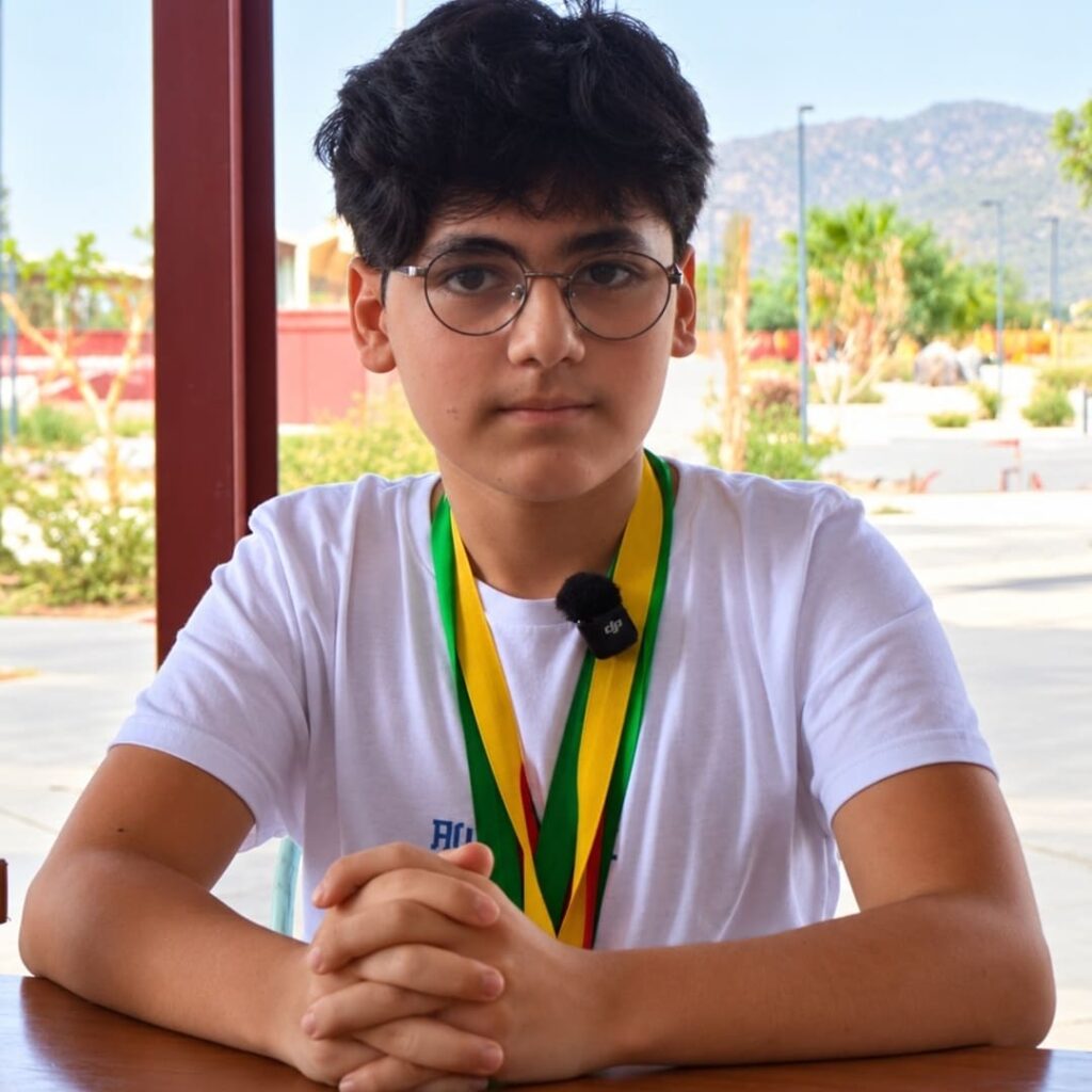 Apenas 14 años y ya presenta su prototipo de prótesis hecha con PET reciclado 5 Iker Meza