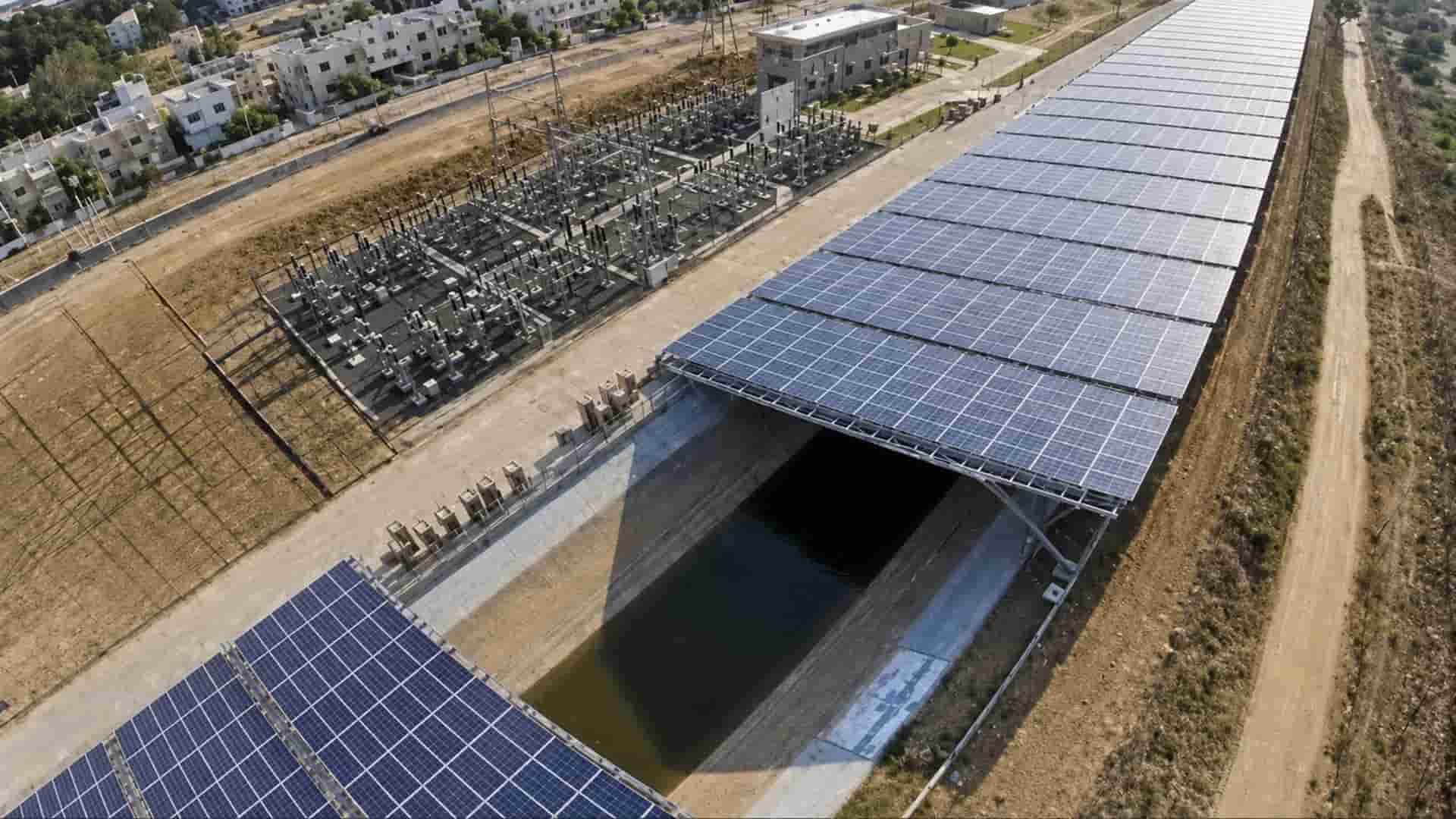 paneles solares sobre canales de irrigación en Gujarat