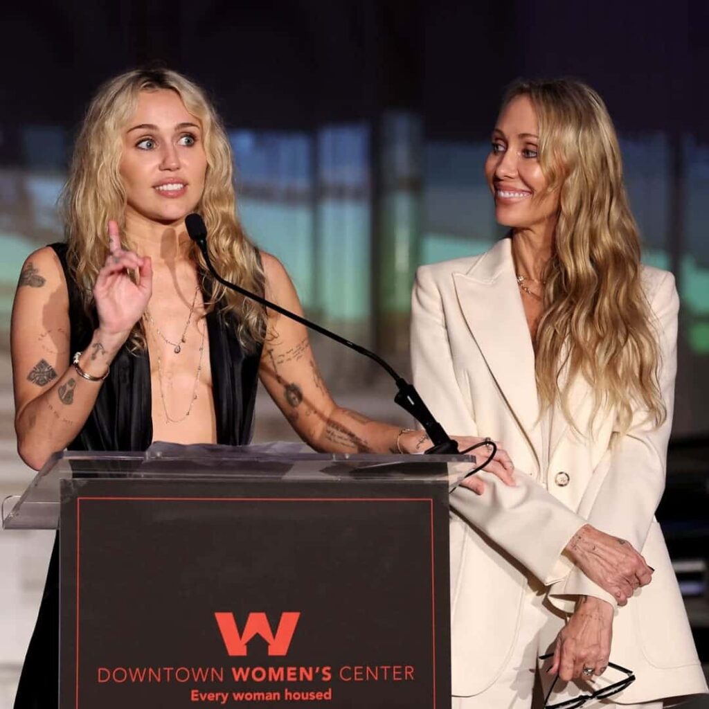 Miley Cyrus dona un millón para dar hogar a mujeres en Los Ángeles 2 Fundación Miley Cyrus