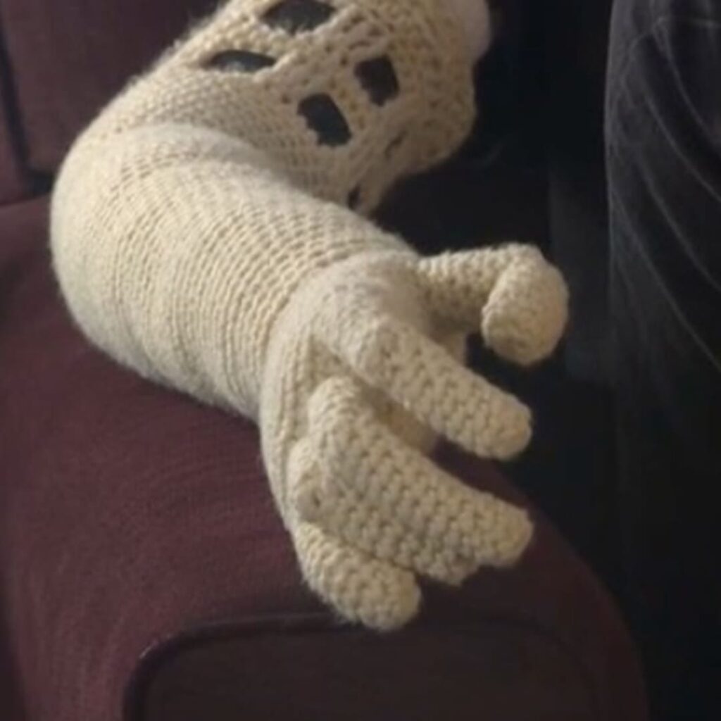 Una prótesis de crochet tejida con amor para impulsar la resiliencia 4 brazo de crochet tejido a mano