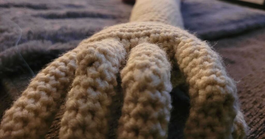Una prótesis de crochet tejida con amor para impulsar la resiliencia 3 brazo de crochet tejido a mano