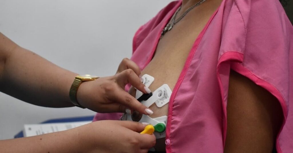 Julieta: el dispositivo colombiano que lleva la salud mamaria hasta donde no llega la mamografía 4 dispositivo portátil Julieta