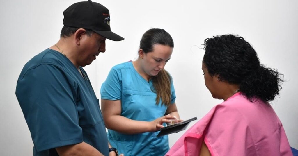 Julieta: el dispositivo colombiano que lleva la salud mamaria hasta donde no llega la mamografía 2 dispositivo portátil Julieta