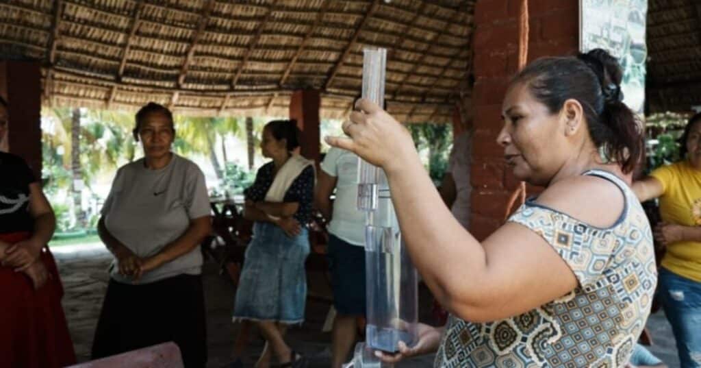 mujeres de El Salvador que usan ciencia comunitaria