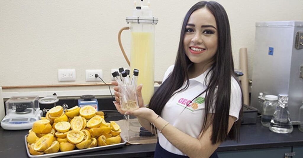 Convirtió residuos de naranja en bioplástico y ganó el premio al emprendimiento más innovador de México 1 startup Geco
