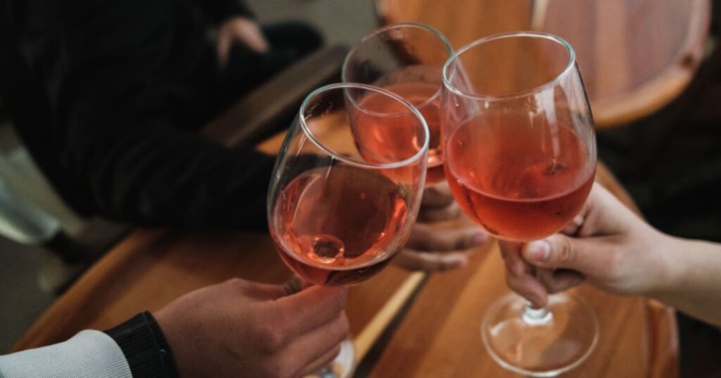 Vino en lata: el formato que combina practicidad y sostenibilidad 1 Vino en lata